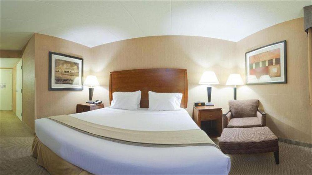 Holiday Inn Express Fairfax-Arlington Boulevard By Ihg Zewnętrze zdjęcie