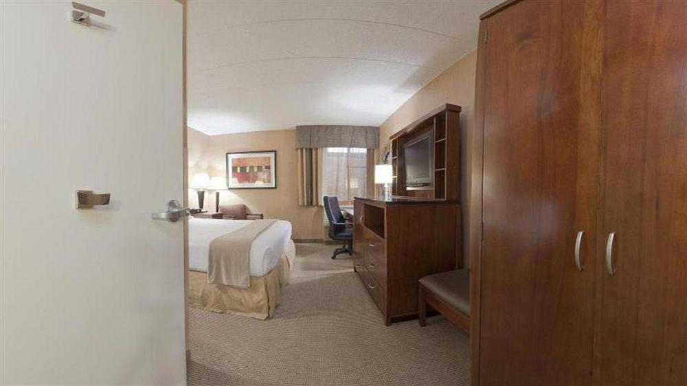 Holiday Inn Express Fairfax-Arlington Boulevard By Ihg Zewnętrze zdjęcie