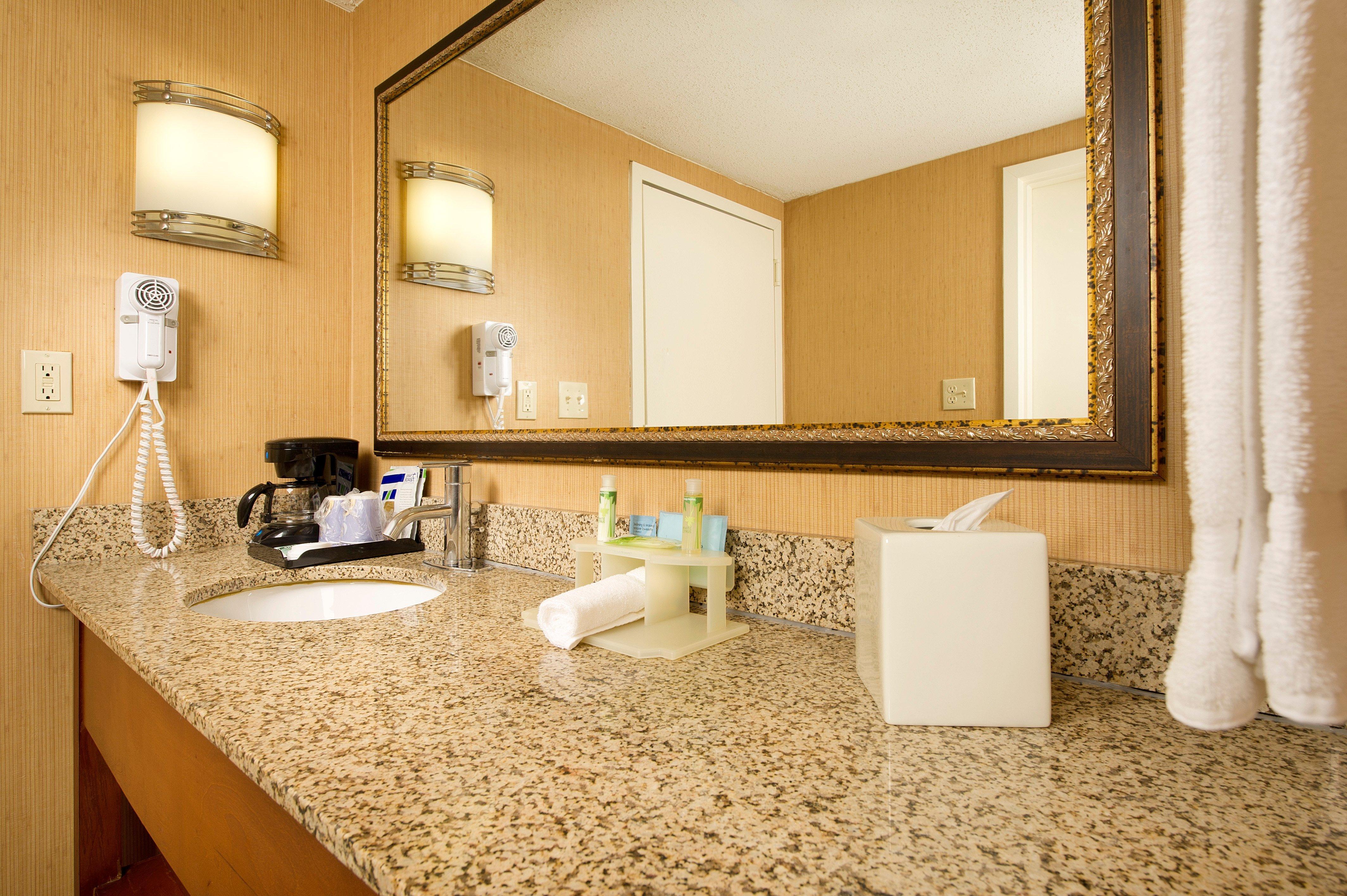 Holiday Inn Express Fairfax-Arlington Boulevard By Ihg Zewnętrze zdjęcie