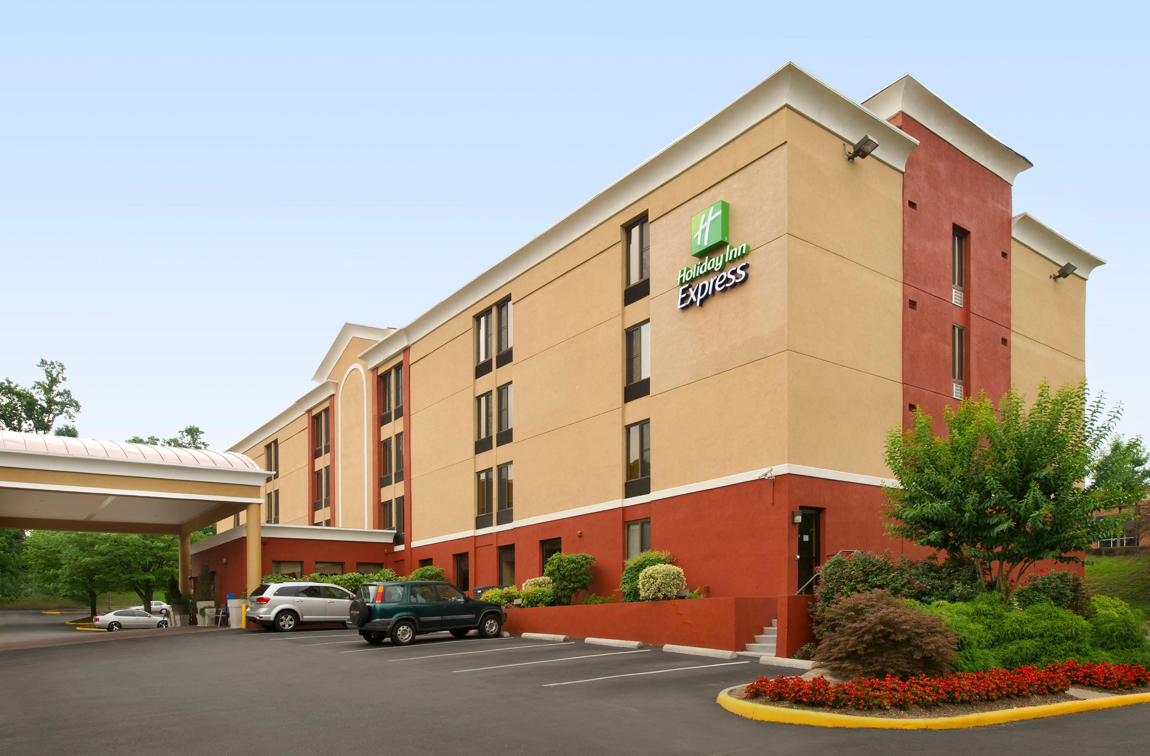 Holiday Inn Express Fairfax-Arlington Boulevard By Ihg Zewnętrze zdjęcie