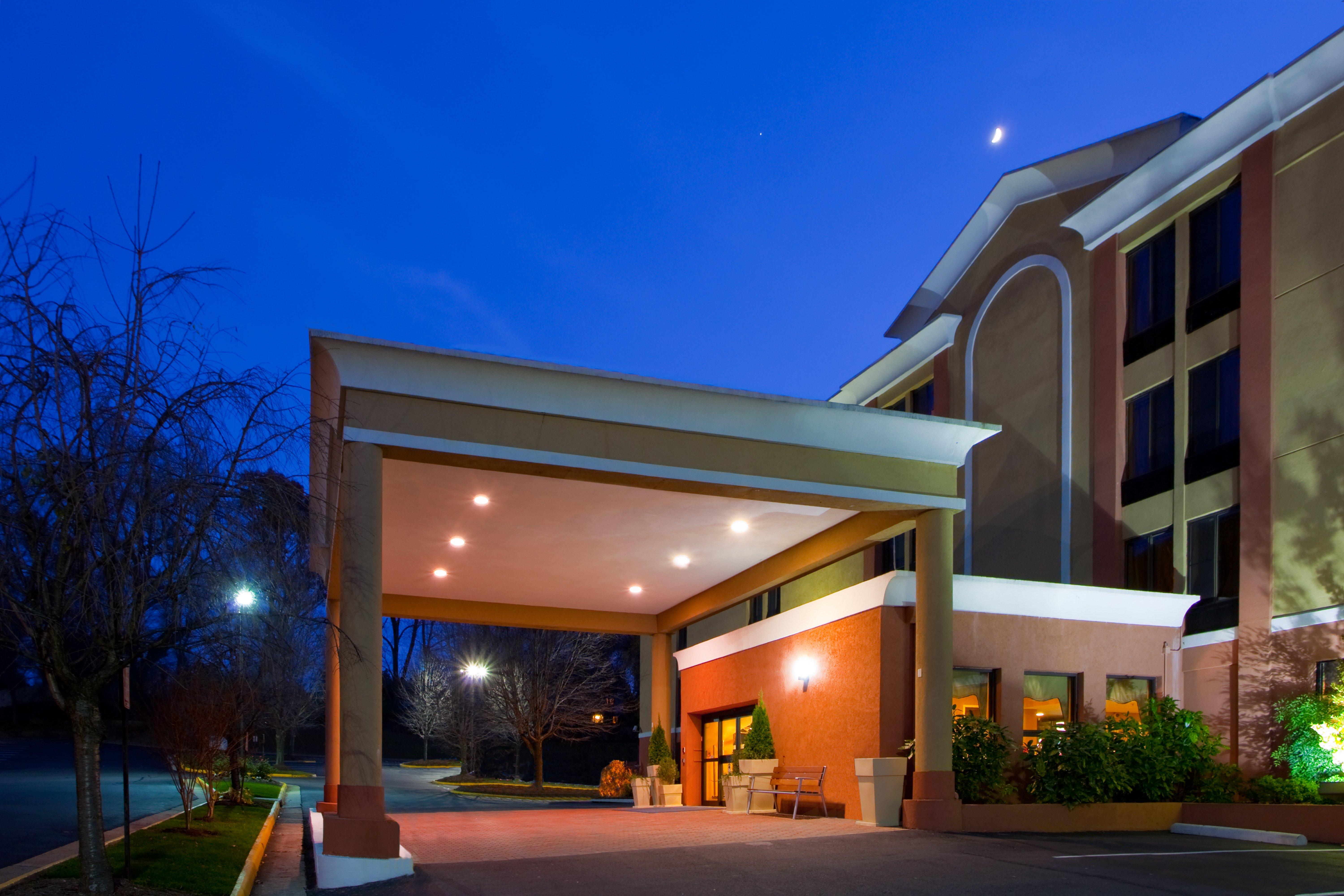 Holiday Inn Express Fairfax-Arlington Boulevard By Ihg Zewnętrze zdjęcie