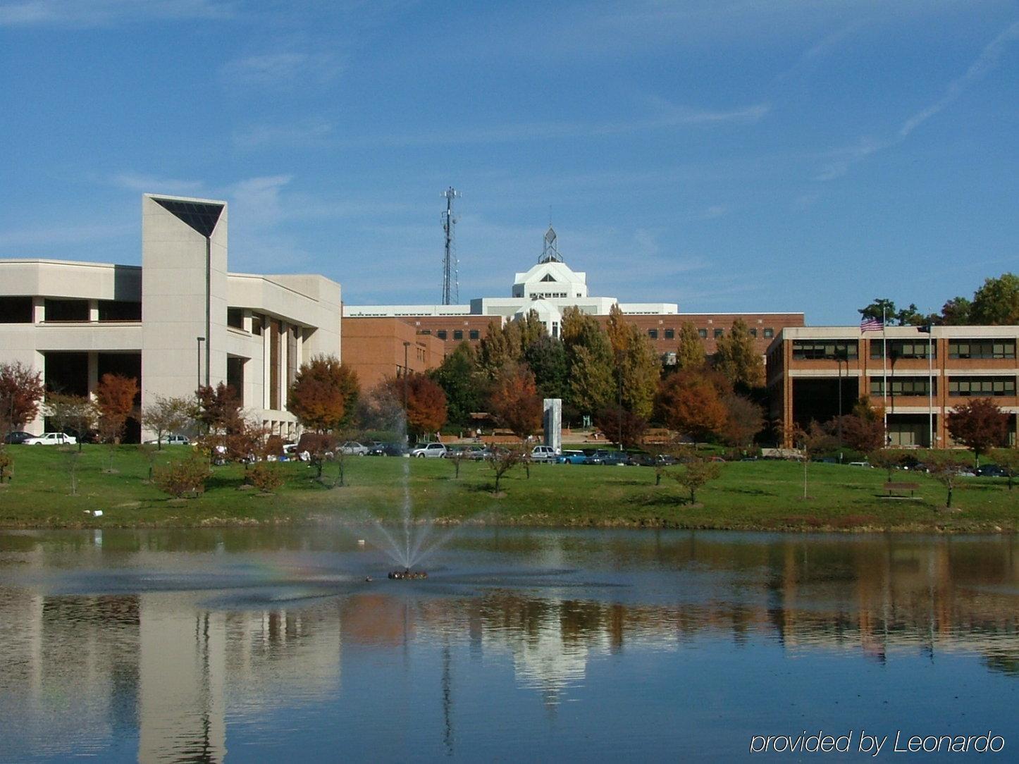 Holiday Inn Express Fairfax-Arlington Boulevard By Ihg Zewnętrze zdjęcie