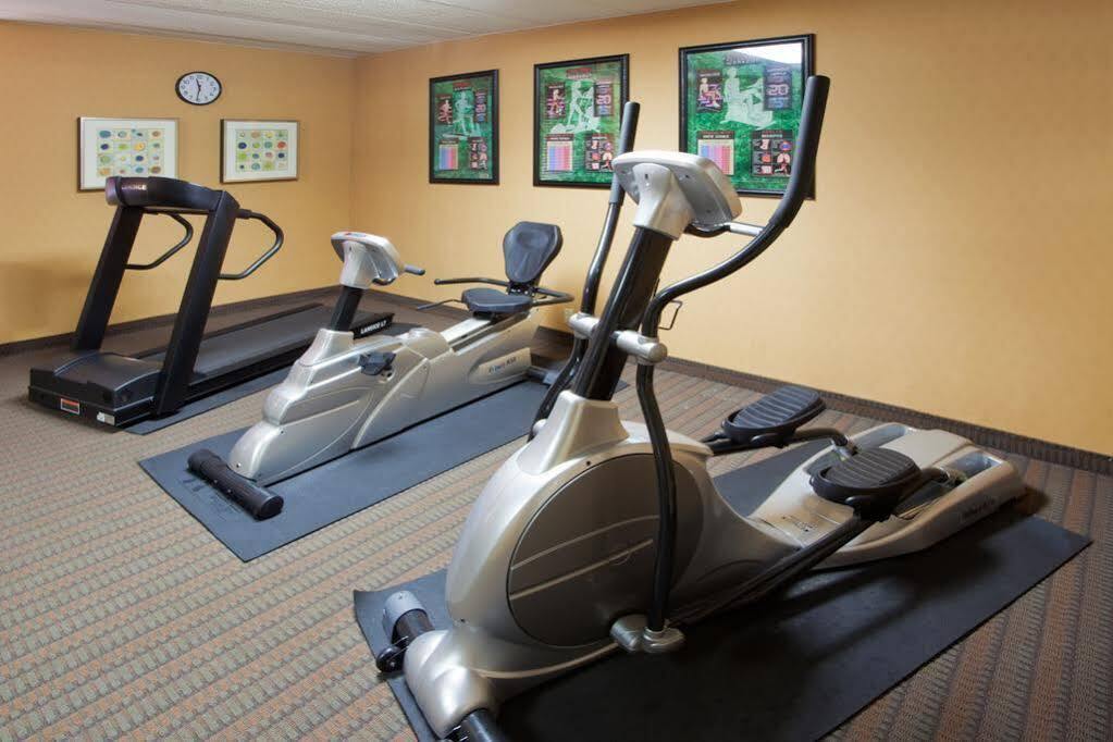 Holiday Inn Express Fairfax-Arlington Boulevard By Ihg Zewnętrze zdjęcie