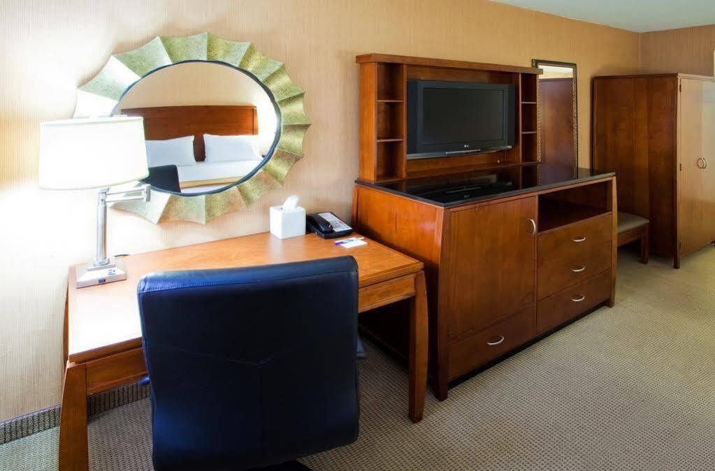 Holiday Inn Express Fairfax-Arlington Boulevard By Ihg Zewnętrze zdjęcie